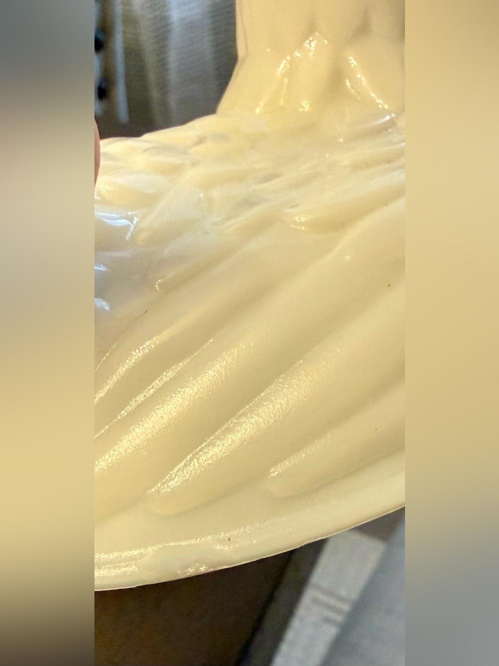 Vintage 1973 Avon White Milk Glass Hen on Nest Covered Dish - Picture 8 of 8
